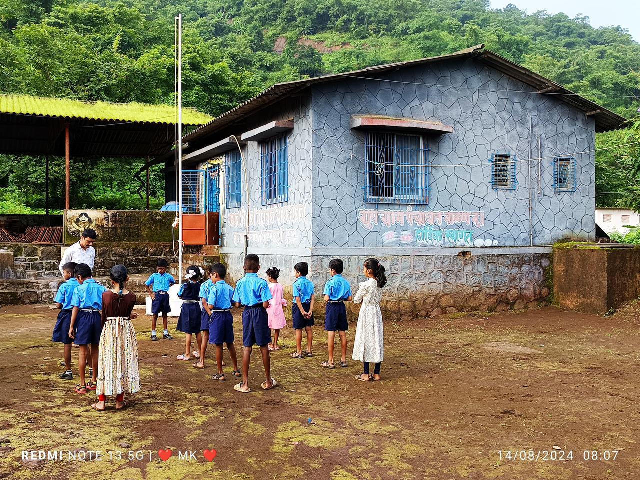 आधुनिक ग्रामपंचायत कार्यालय